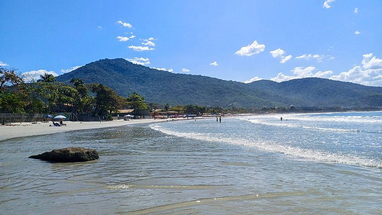 #208.Apto novo, 300 metros da praia, com piscina